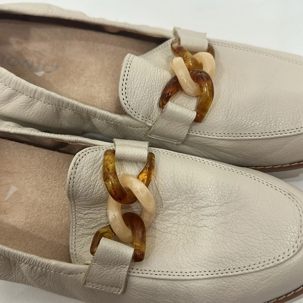 Vionic Cynthia cream color Slip on loafers size 9.5